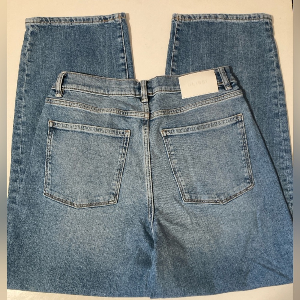 DL1961 Thea Boyfriend 27” Relaxed Tapered Jeans in Ravello Size 26 - Picture 9 of 11